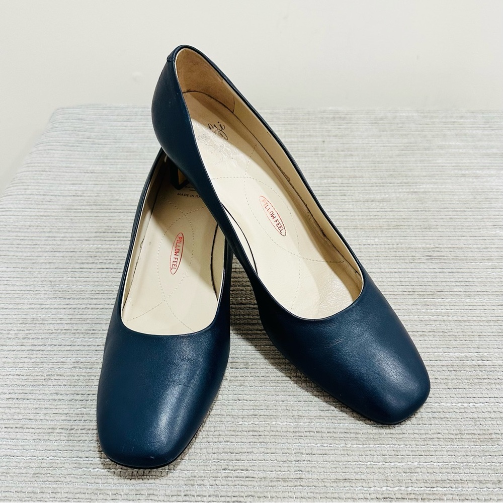 AMALFI  By RANGONI‎ Navy Parmasoft Leather Sven Square-Toe Pumps Size 11M Soft